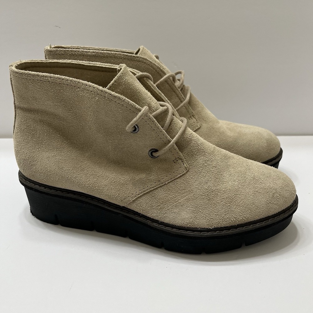 Clarks Airabell Women 9.5 M Light Taupe Tan Suede Leather Chukka Ankle Boot